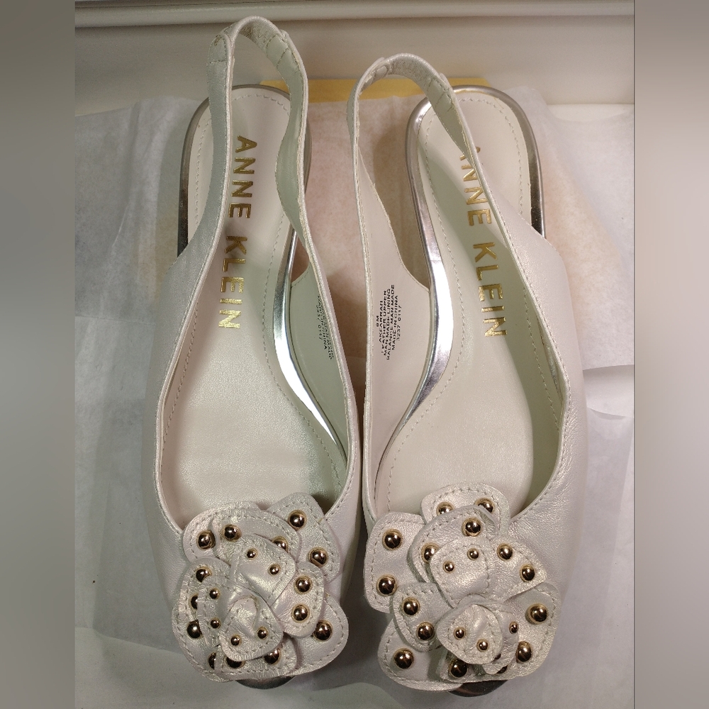Anne Klein Akfarrah White Sling Back Flower Shoe